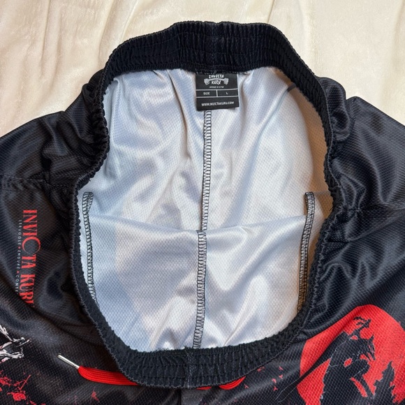 Invicta Kuru men’s large Black/red mesh Shorts with Anime design 4” inseam - Picture 5 of 8